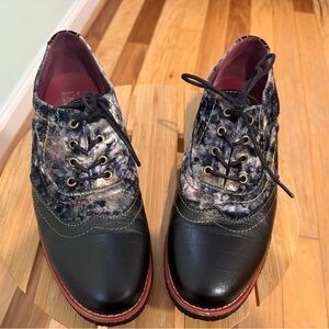 Stylish Black and Gray Women’s Oxford Shoes